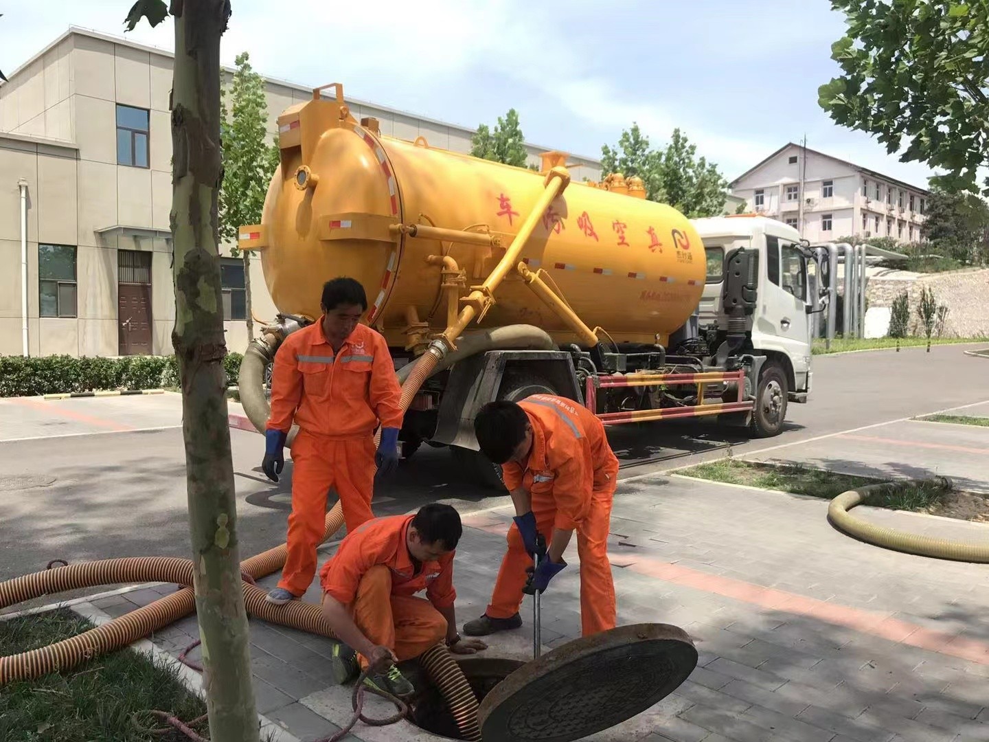 河西区街道化粪池清理与5-8吨吸粪车施工效率分析